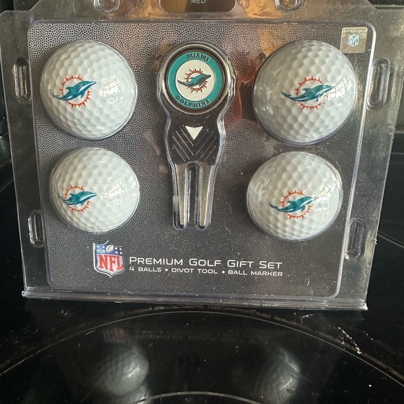 NFL Miami Dolphins Golf Set - Teal and White - Picture 1 of 1